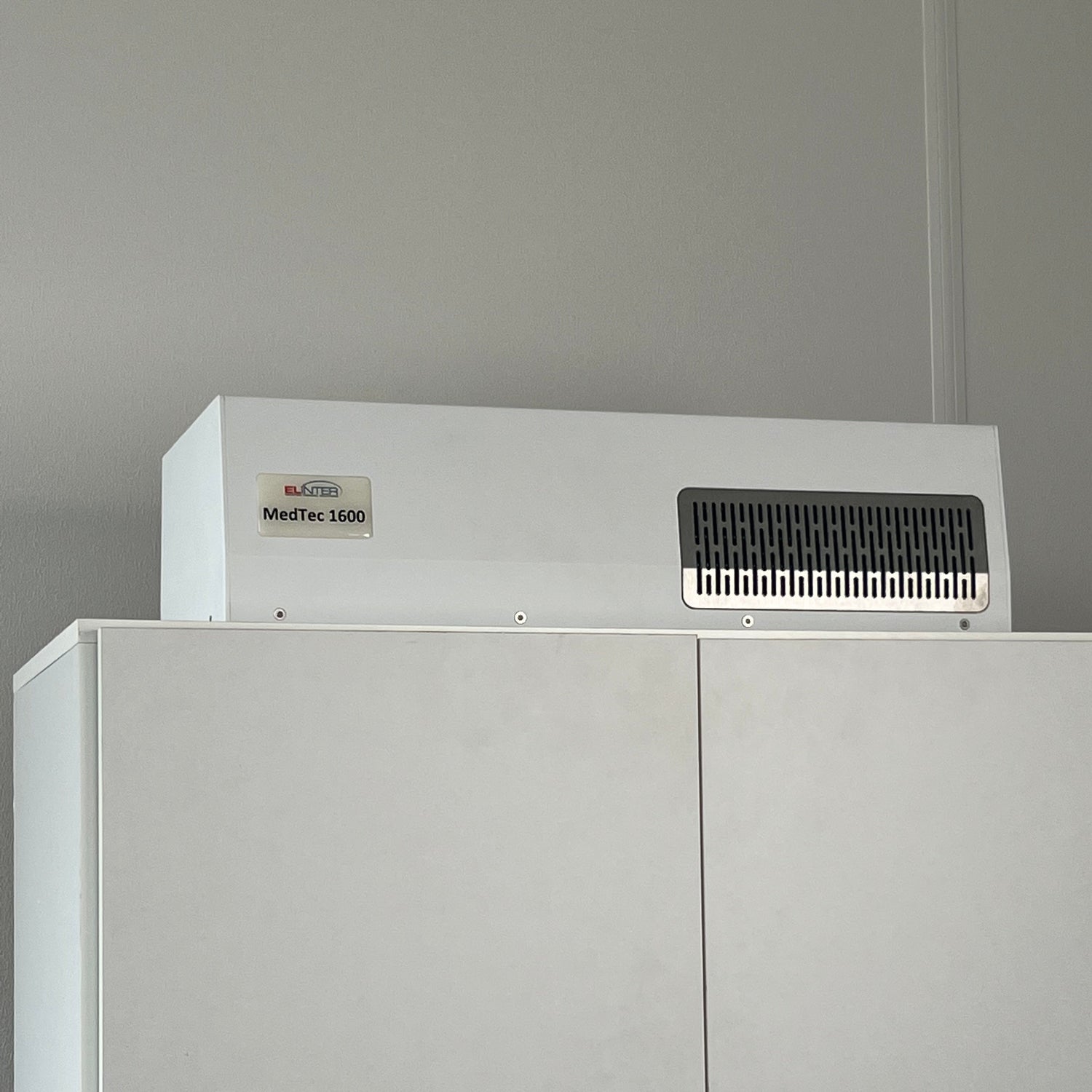 Medical Cooler MedTec 1600 auf Schrank